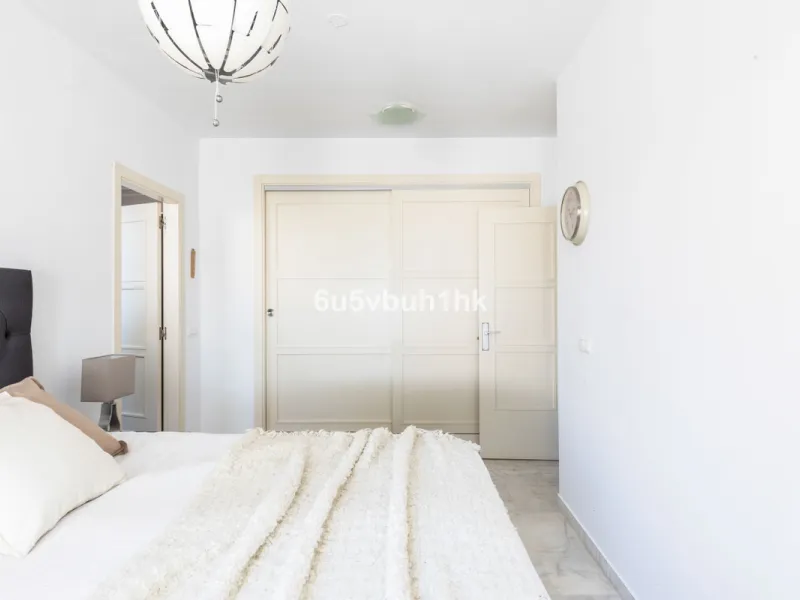 Set in the prestigious Torrequebrada area of Benalmádena, this refined penthouse offers an exceptional combination of elegance, privacy and an unrivalled coastal lifestyle, just moments from the Mediterranean.