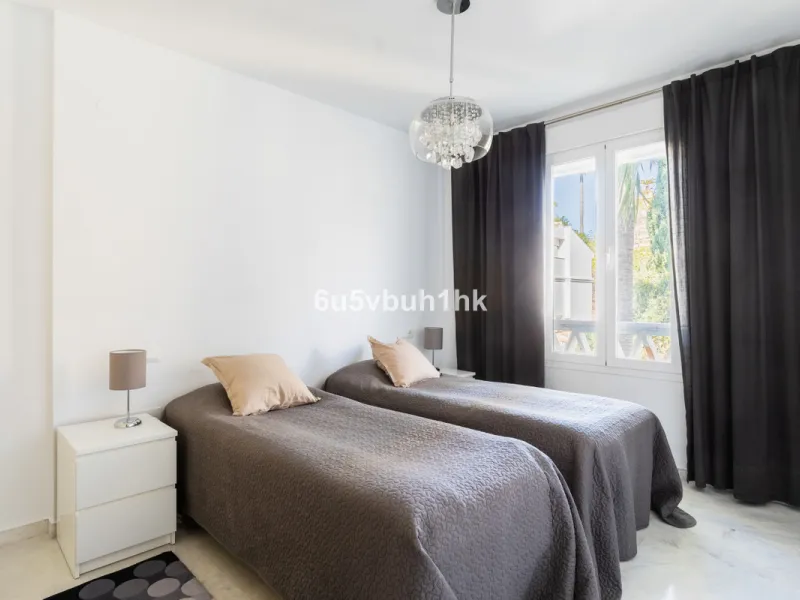 Set in the prestigious Torrequebrada area of Benalmádena, this refined penthouse offers an exceptional combination of elegance, privacy and an unrivalled coastal lifestyle, just moments from the Mediterranean.