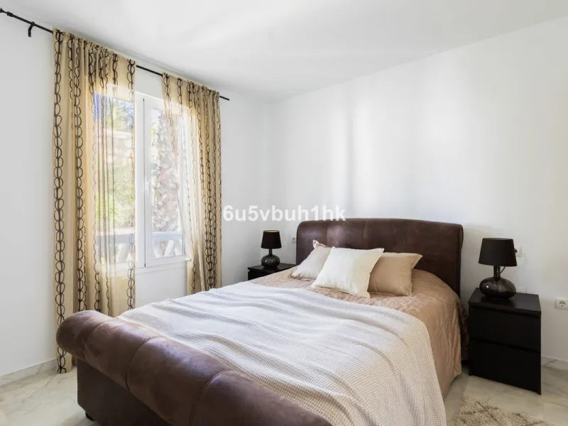 Set in the prestigious Torrequebrada area of Benalmádena, this refined penthouse offers an exceptional combination of elegance, privacy and an unrivalled coastal lifestyle, just moments from the Mediterranean.
