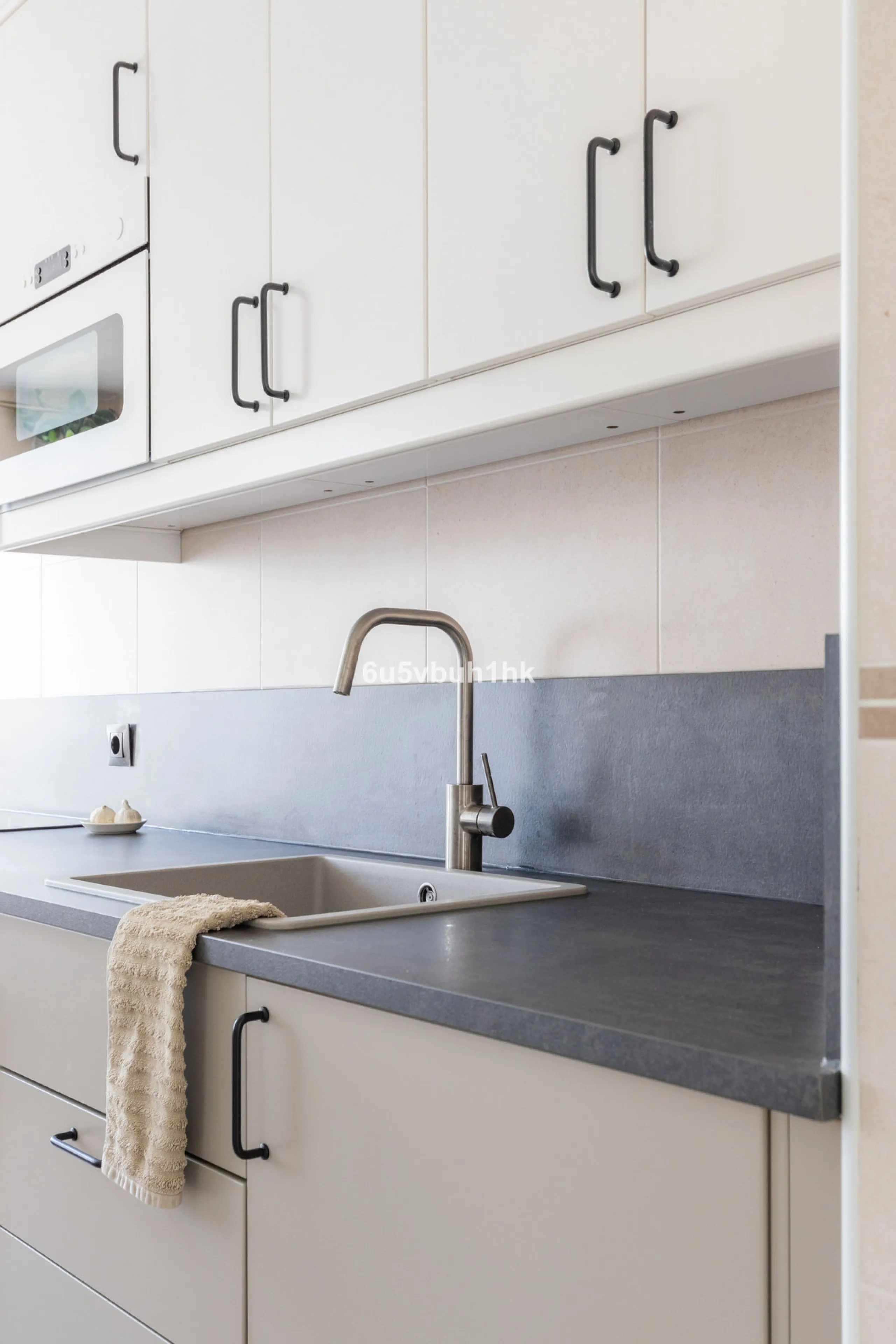 Set in the prestigious Torrequebrada area of Benalmádena, this refined penthouse offers an exceptional combination of elegance, privacy and an unrivalled coastal lifestyle, just moments from the Mediterranean.