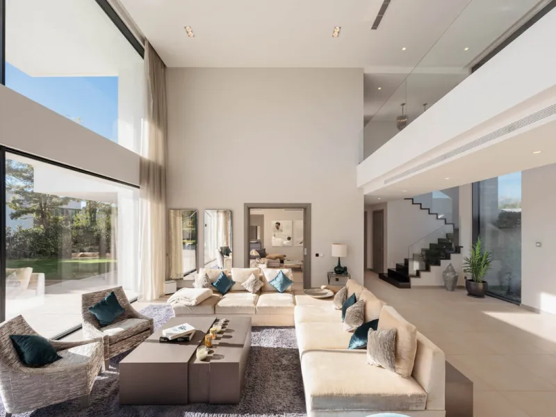 Designed by a distinguished architect, this villa is spread over two levels with an impressive built area. It features five luxurious bedrooms, each with its ensuite bathroom, an additional guest toilet, and a guest apartment that matches the main villa's