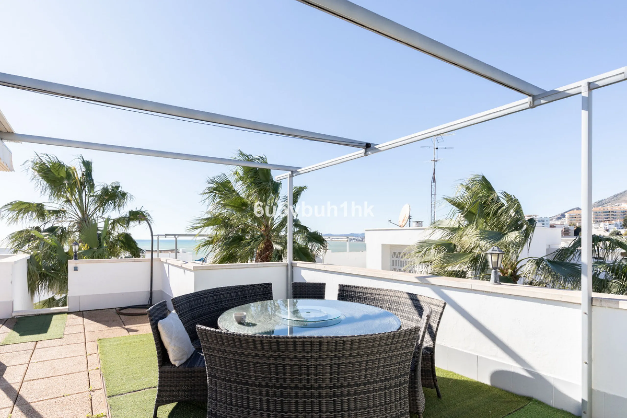 Set in the prestigious Torrequebrada area of Benalmádena, this refined penthouse offers an exceptional combination of elegance, privacy and an unrivalled coastal lifestyle, just moments from the Mediterranean.