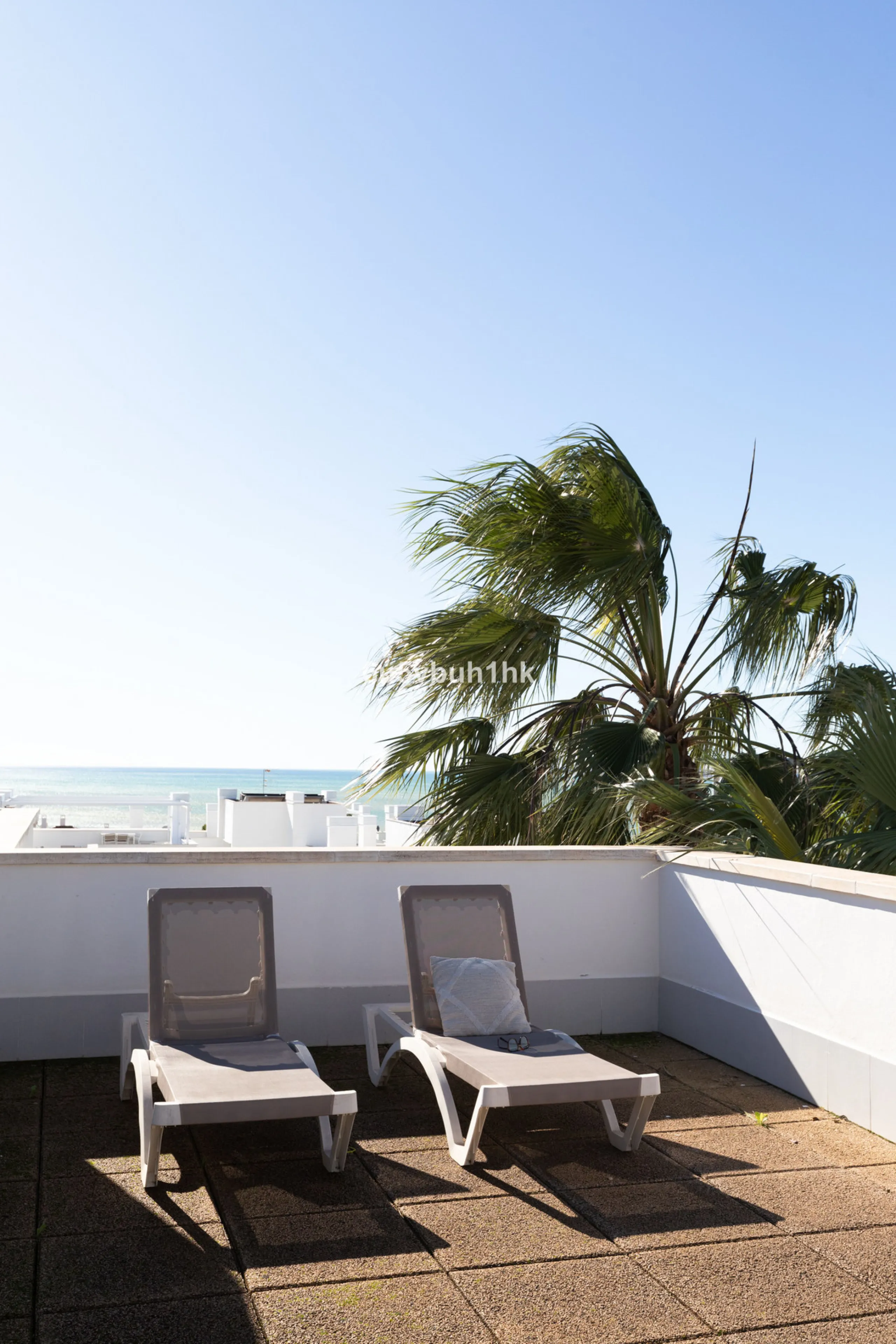 Set in the prestigious Torrequebrada area of Benalmádena, this refined penthouse offers an exceptional combination of elegance, privacy and an unrivalled coastal lifestyle, just moments from the Mediterranean.