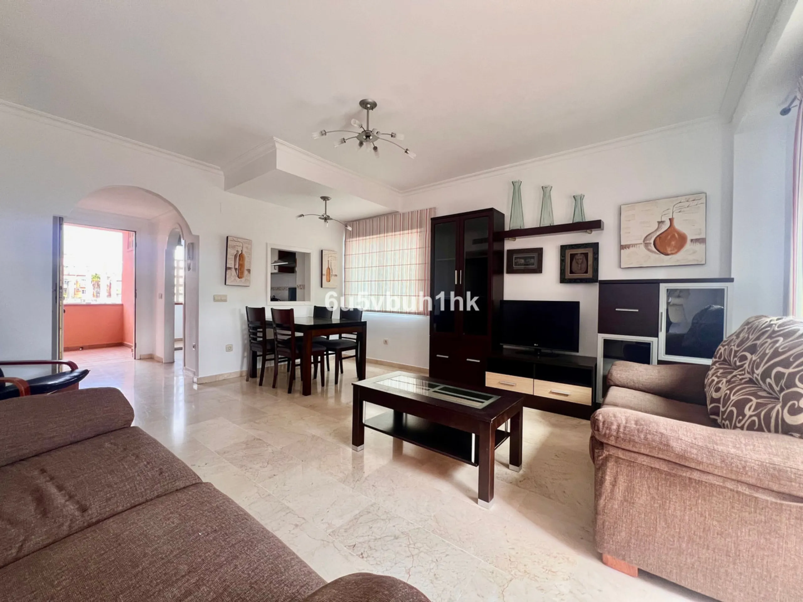 Bright apartment of 83 m² located in the exclusive Montemarina Residential Complex, within a private and peaceful gated community. The property stands out for its excellent orientation, ensuring sunlight throughout the day, and its open sea views from the