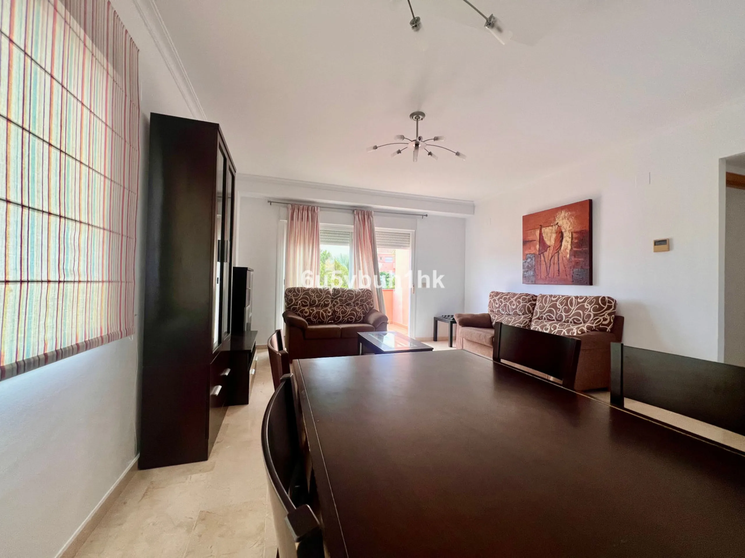 Bright apartment of 83 m² located in the exclusive Montemarina Residential Complex, within a private and peaceful gated community. The property stands out for its excellent orientation, ensuring sunlight throughout the day, and its open sea views from the