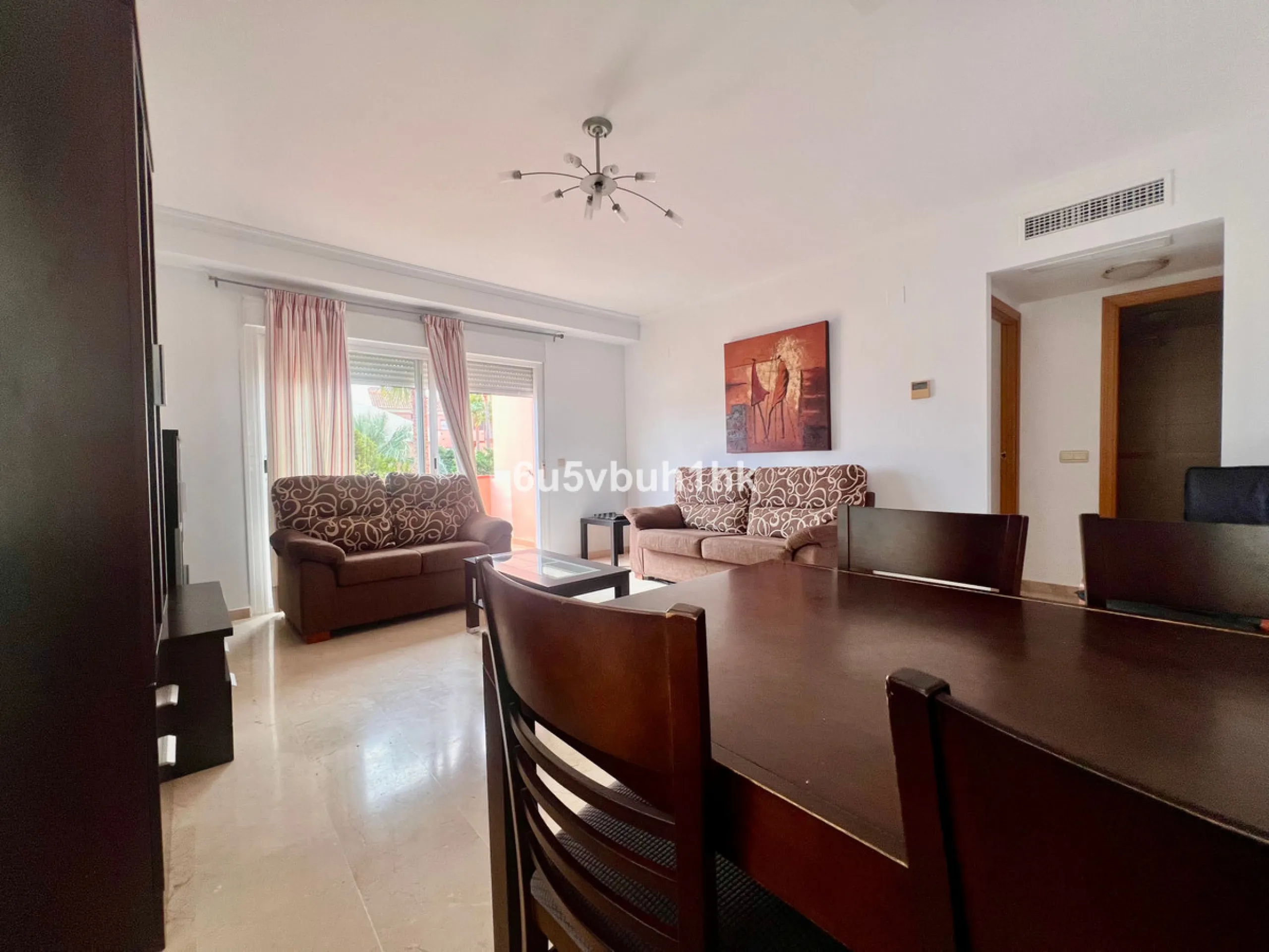 Bright apartment of 83 m² located in the exclusive Montemarina Residential Complex, within a private and peaceful gated community. The property stands out for its excellent orientation, ensuring sunlight throughout the day, and its open sea views from the