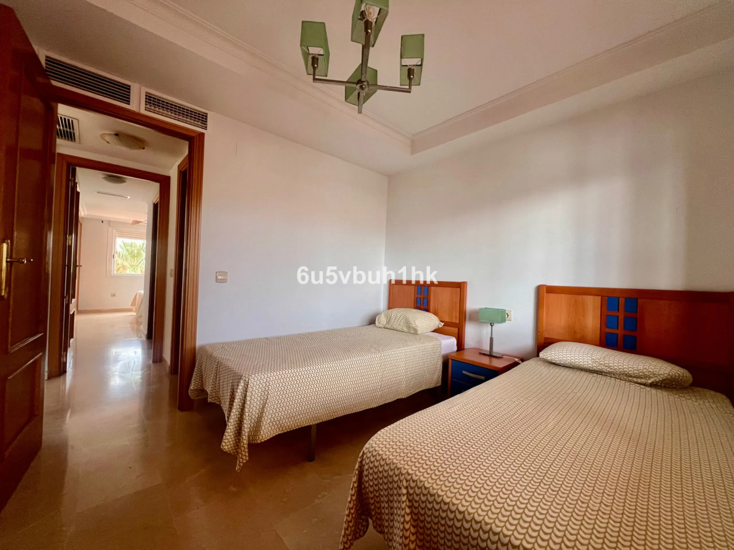 Bright apartment of 83 m² located in the exclusive Montemarina Residential Complex, within a private and peaceful gated community. The property stands out for its excellent orientation, ensuring sunlight throughout the day, and its open sea views from the