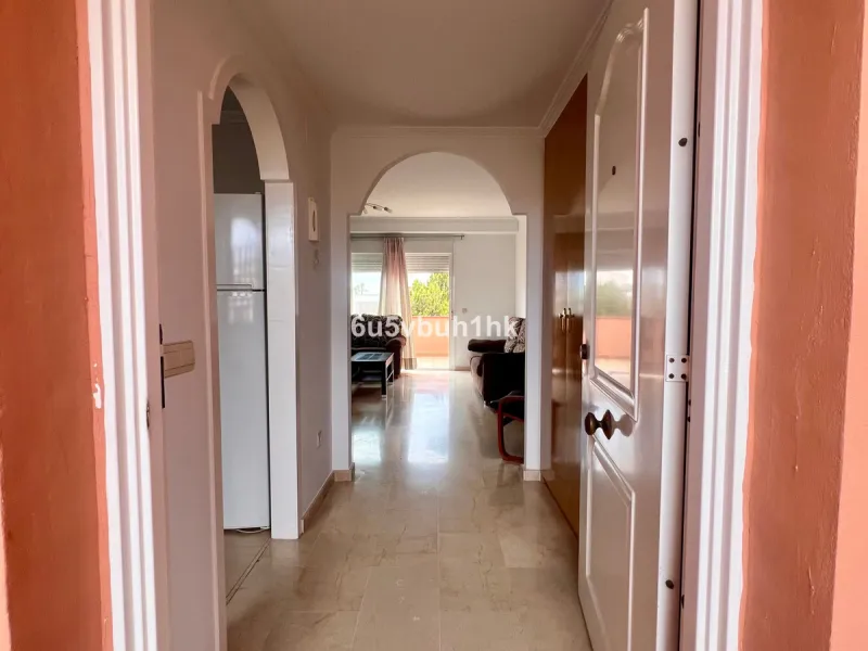 Bright apartment of 83 m² located in the exclusive Montemarina Residential Complex, within a private and peaceful gated community. The property stands out for its excellent orientation, ensuring sunlight throughout the day, and its open sea views from the
