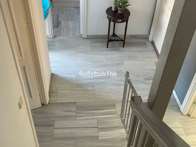 South facing townhouse on the New Golden Mile, between San Pedro de Alcantara and Estepona, located close schools, golf courses, restaurants, and the iconic Puerto Banus. Estepona and Marbella are also easily accessible. In a residential area that is secu