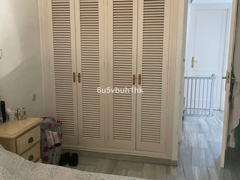 South facing townhouse on the New Golden Mile, between San Pedro de Alcantara and Estepona, located close schools, golf courses, restaurants, and the iconic Puerto Banus. Estepona and Marbella are also easily accessible. In a residential area that is secu