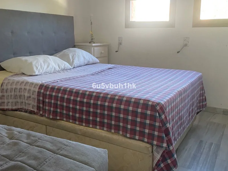 South facing townhouse on the New Golden Mile, between San Pedro de Alcantara and Estepona, located close schools, golf courses, restaurants, and the iconic Puerto Banus. Estepona and Marbella are also easily accessible. In a residential area that is secu