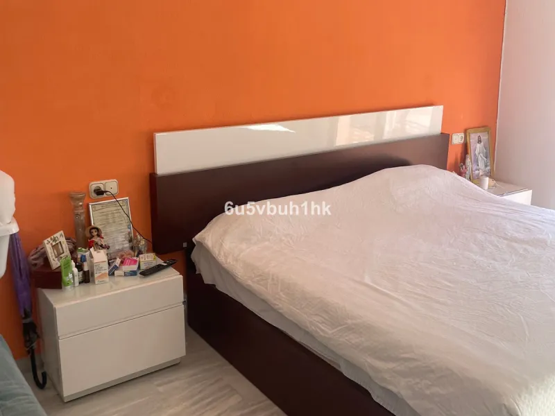 South facing townhouse on the New Golden Mile, between San Pedro de Alcantara and Estepona, located close schools, golf courses, restaurants, and the iconic Puerto Banus. Estepona and Marbella are also easily accessible. In a residential area that is secu