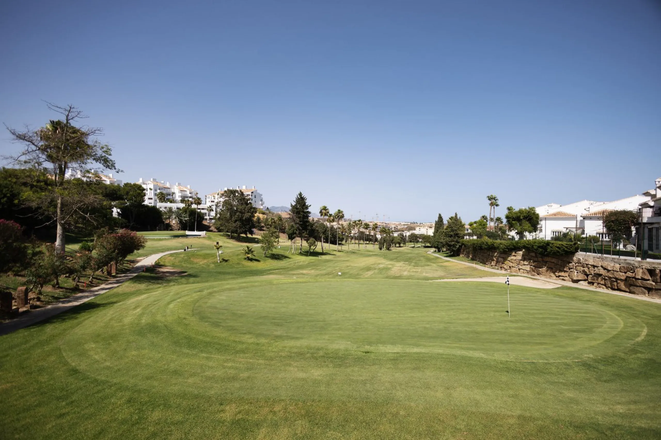 House - Townhouse в продаже в Mijas, Málaga. В доме 4 спален и 5 ванных комнат. Площадь дома 260 м²