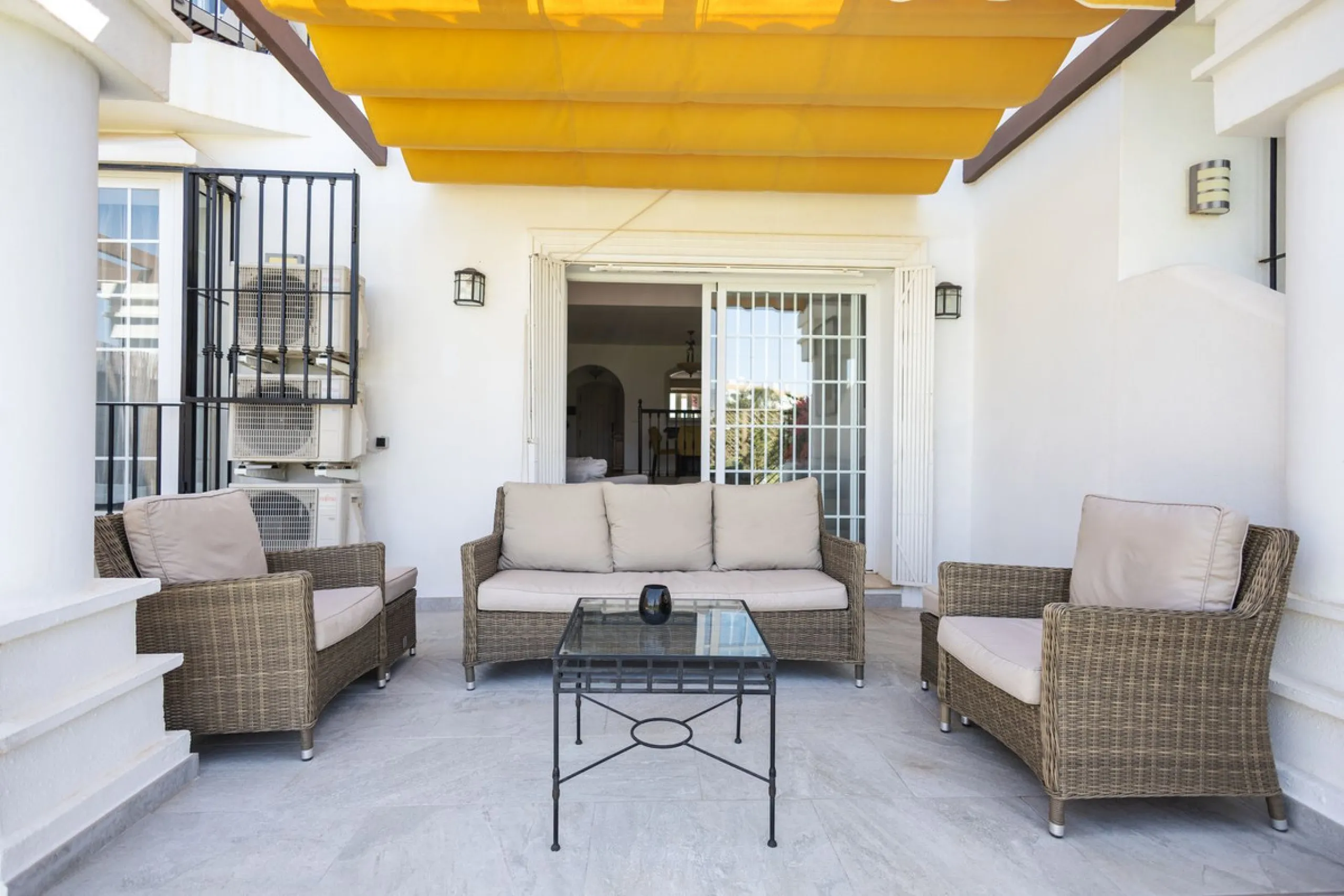 House - Townhouse в продаже в Mijas, Málaga. В доме 4 спален и 5 ванных комнат. Площадь дома 260 м²