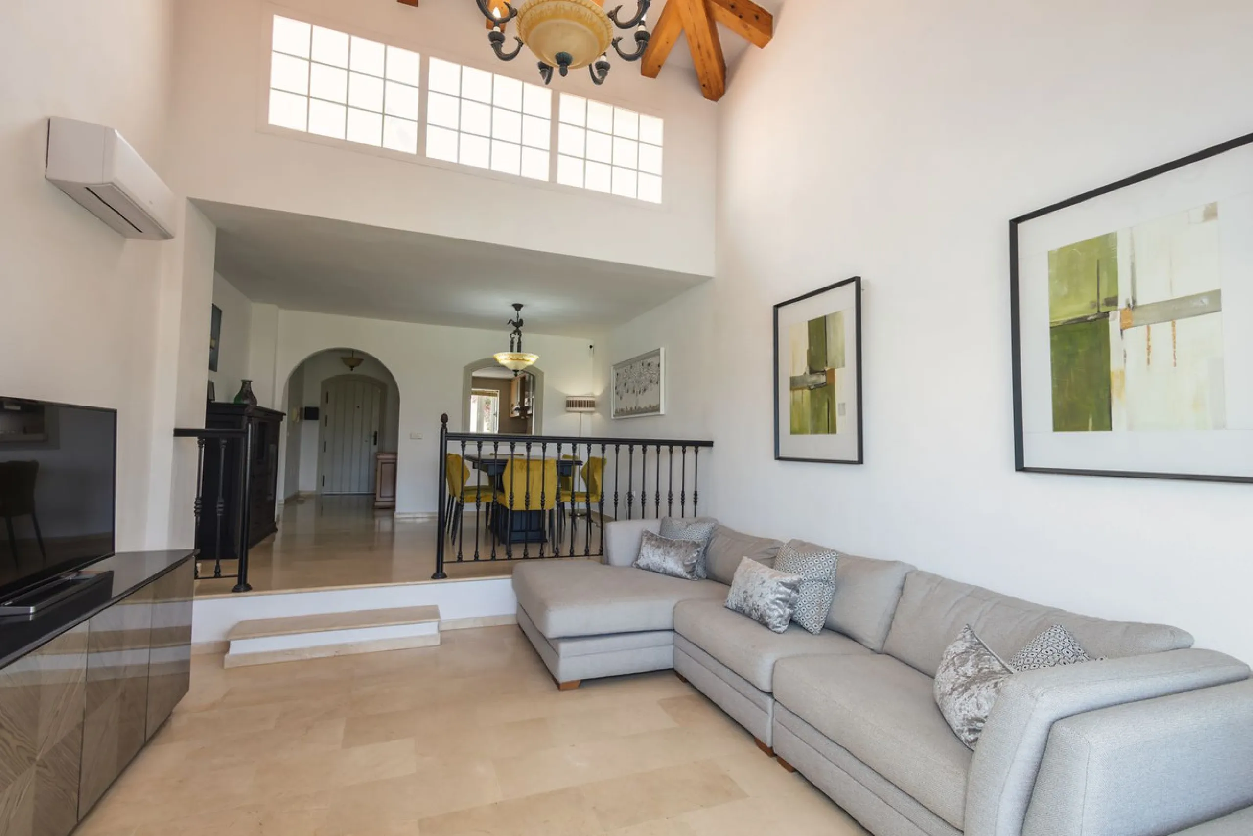 House - Townhouse в продаже в Mijas, Málaga. В доме 4 спален и 5 ванных комнат. Площадь дома 260 м²