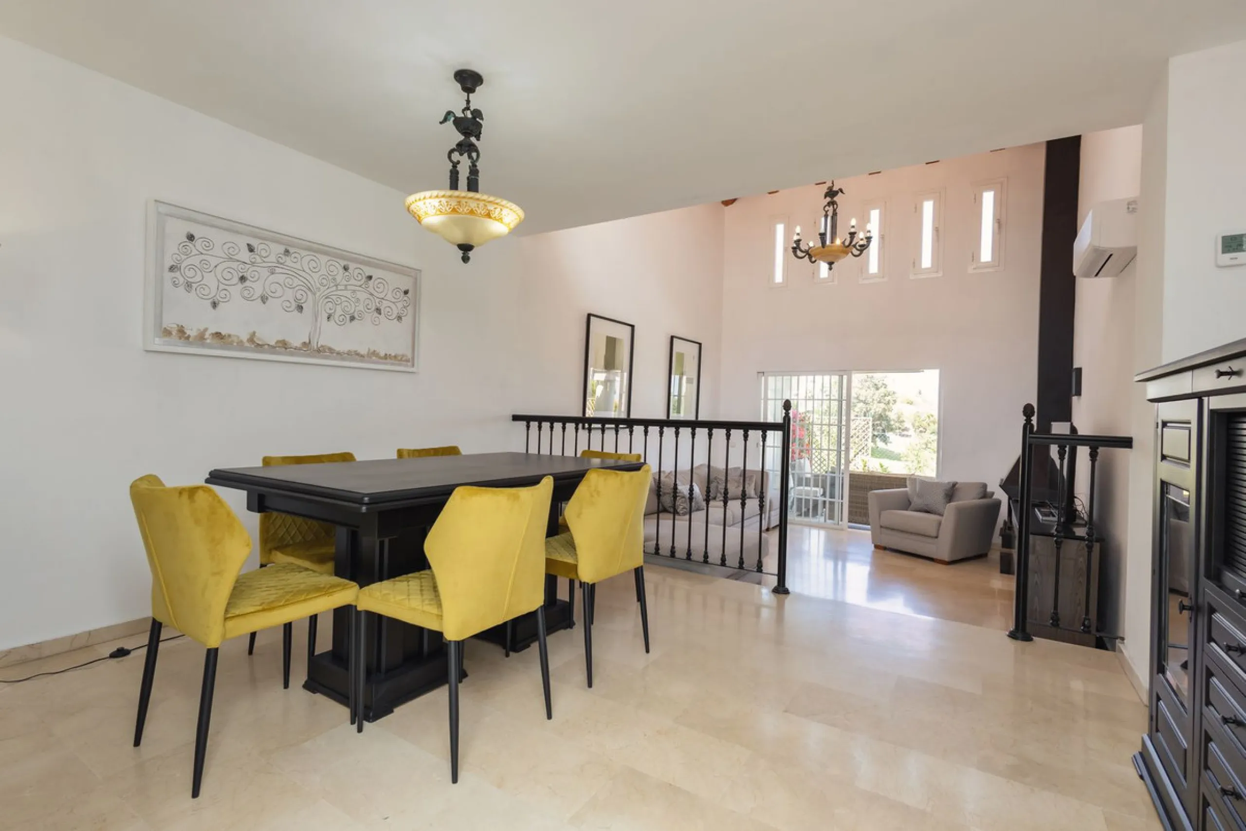 House - Townhouse в продаже в Mijas, Málaga. В доме 4 спален и 5 ванных комнат. Площадь дома 260 м²