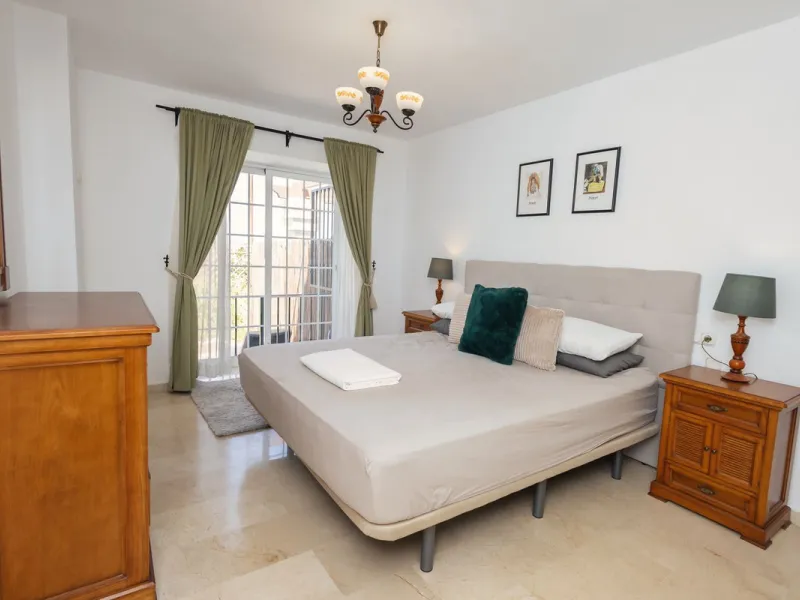 House - Townhouse в продаже в Mijas, Málaga. В доме 4 спален и 5 ванных комнат. Площадь дома 260 м²