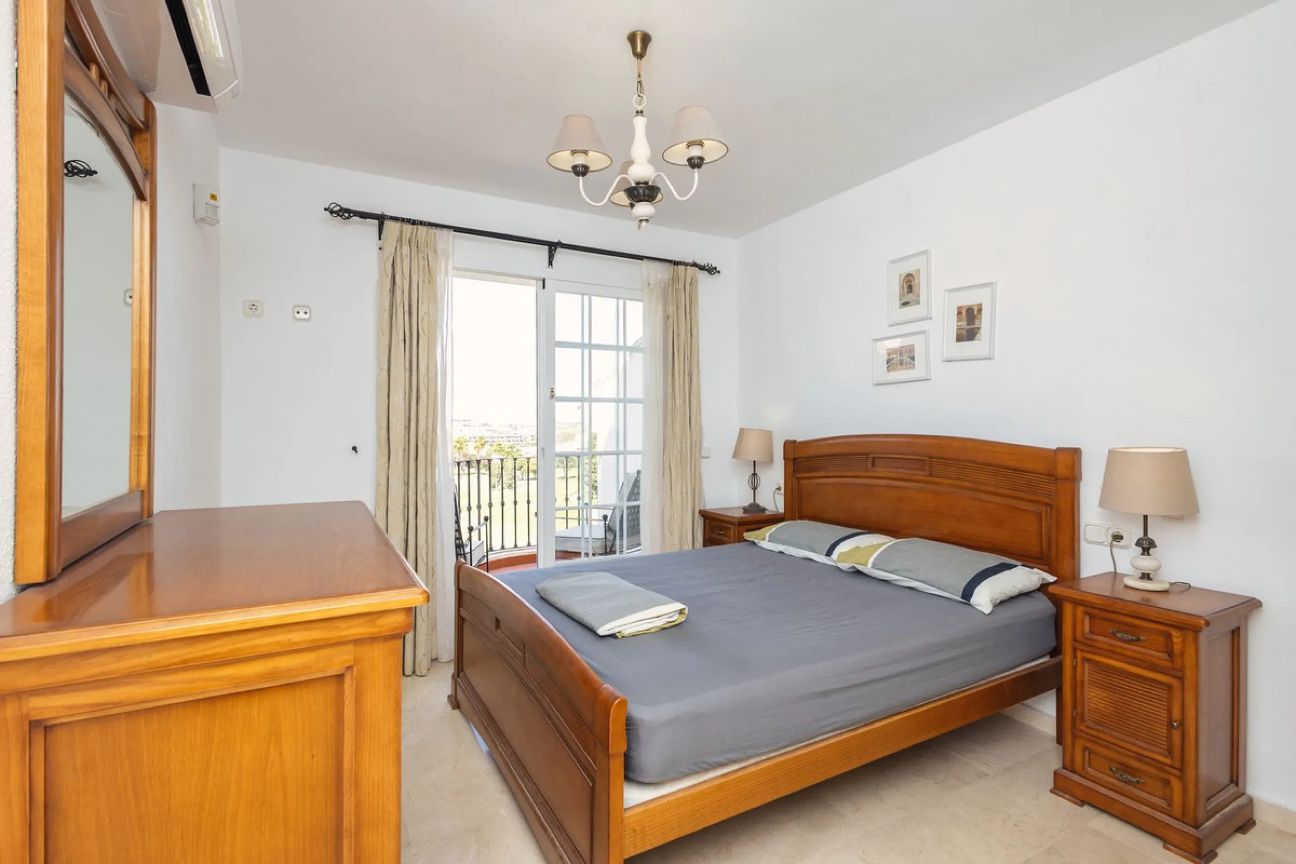 House - Townhouse в продаже в Mijas, Málaga. В доме 4 спален и 5 ванных комнат. Площадь дома 260 м²