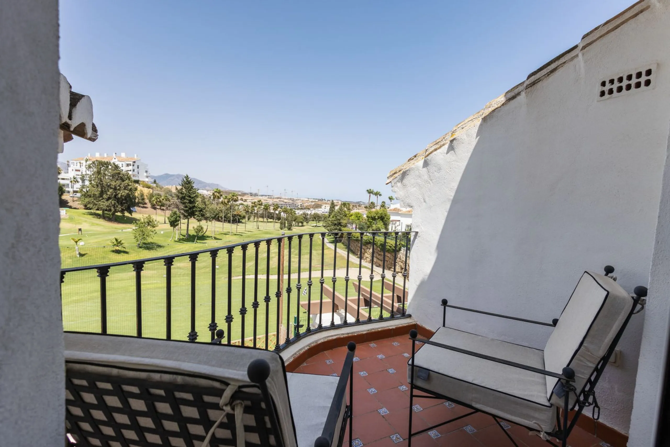 House - Townhouse в продаже в Mijas, Málaga. В доме 4 спален и 5 ванных комнат. Площадь дома 260 м²