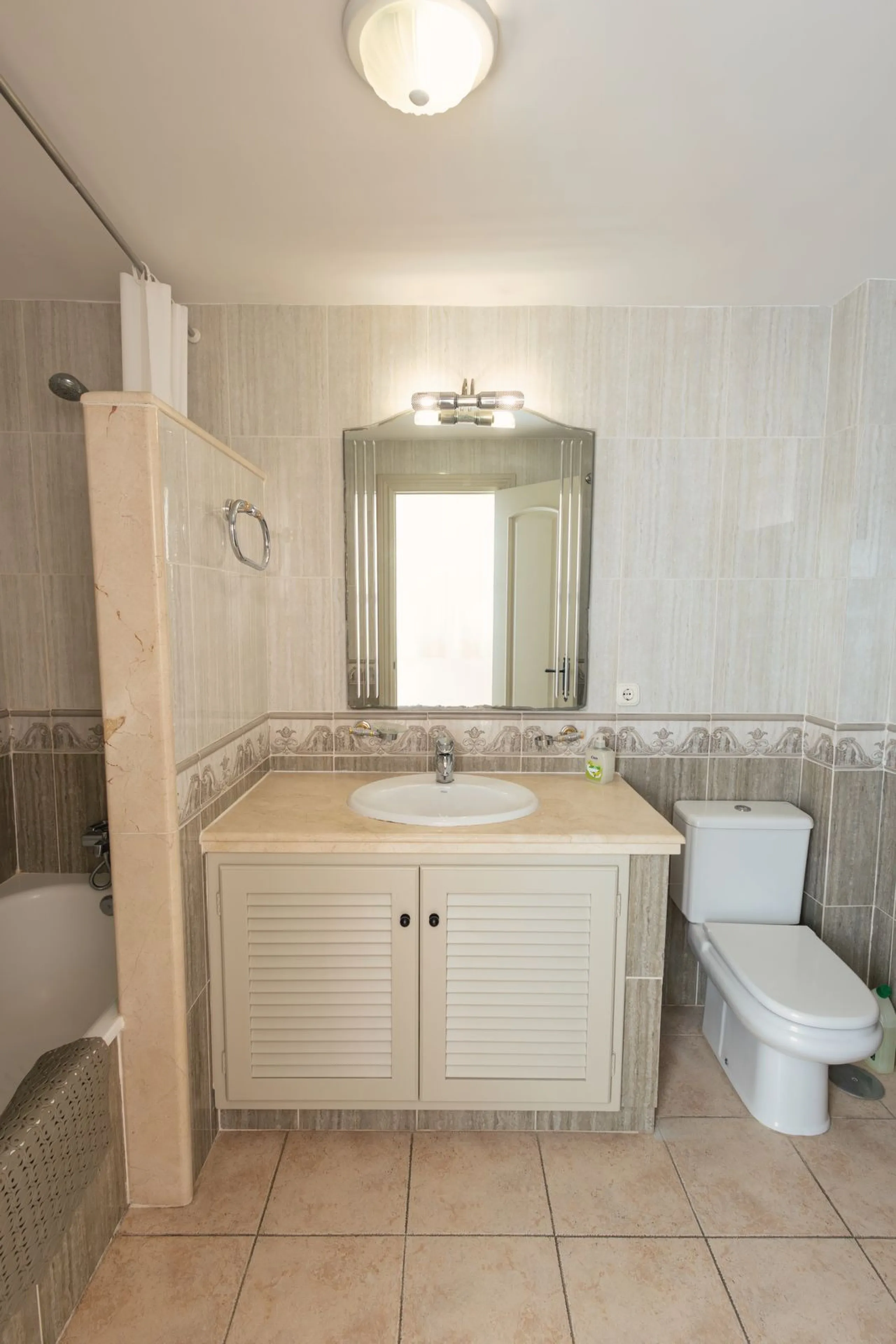 House - Townhouse в продаже в Mijas, Málaga. В доме 4 спален и 5 ванных комнат. Площадь дома 260 м²