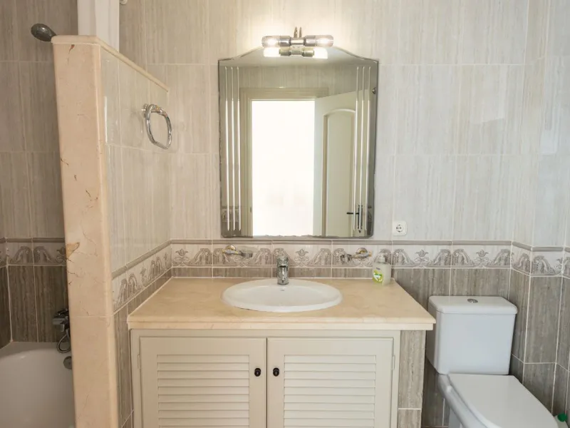 House - Townhouse в продаже в Mijas, Málaga. В доме 4 спален и 5 ванных комнат. Площадь дома 260 м²
