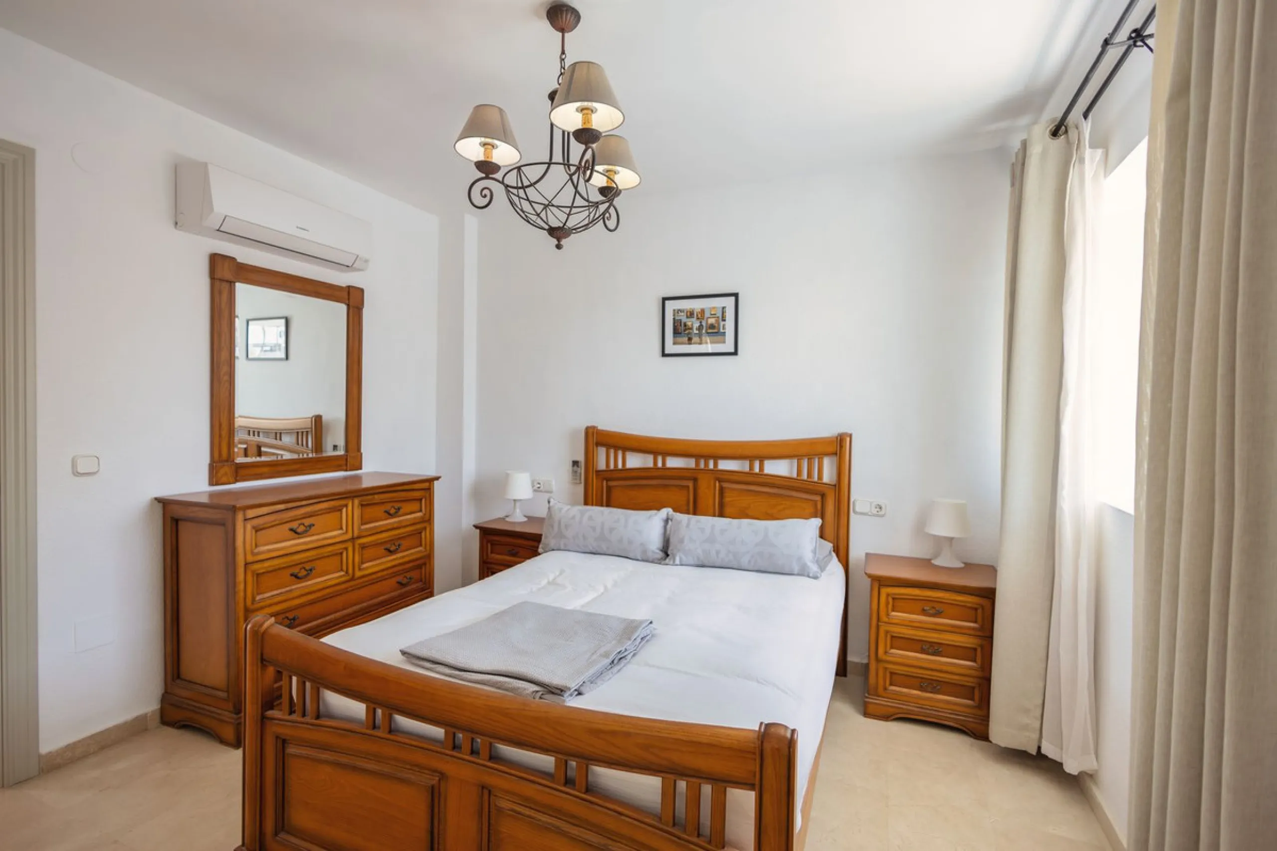 House - Townhouse в продаже в Mijas, Málaga. В доме 4 спален и 5 ванных комнат. Площадь дома 260 м²