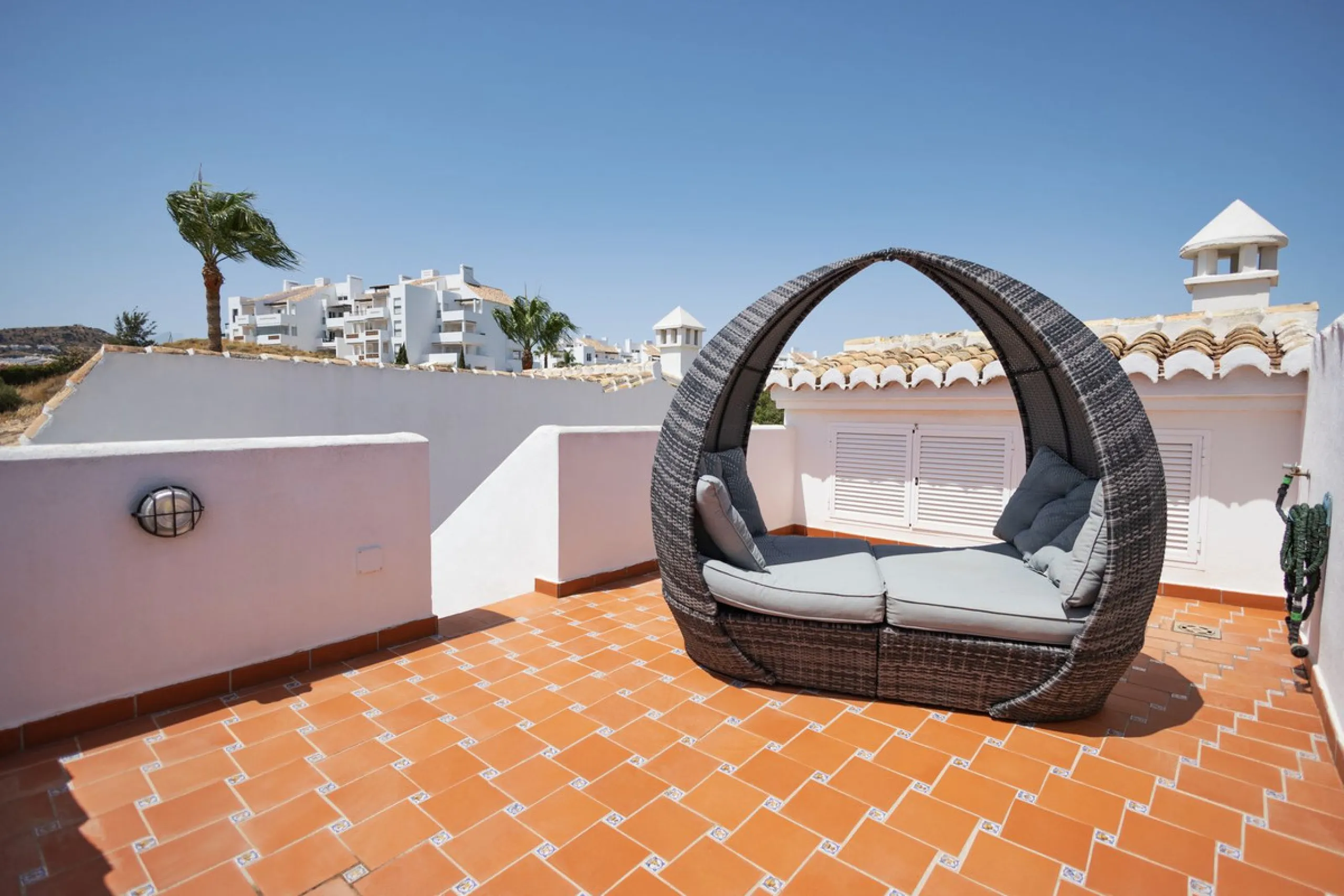 House - Townhouse в продаже в Mijas, Málaga. В доме 4 спален и 5 ванных комнат. Площадь дома 260 м²