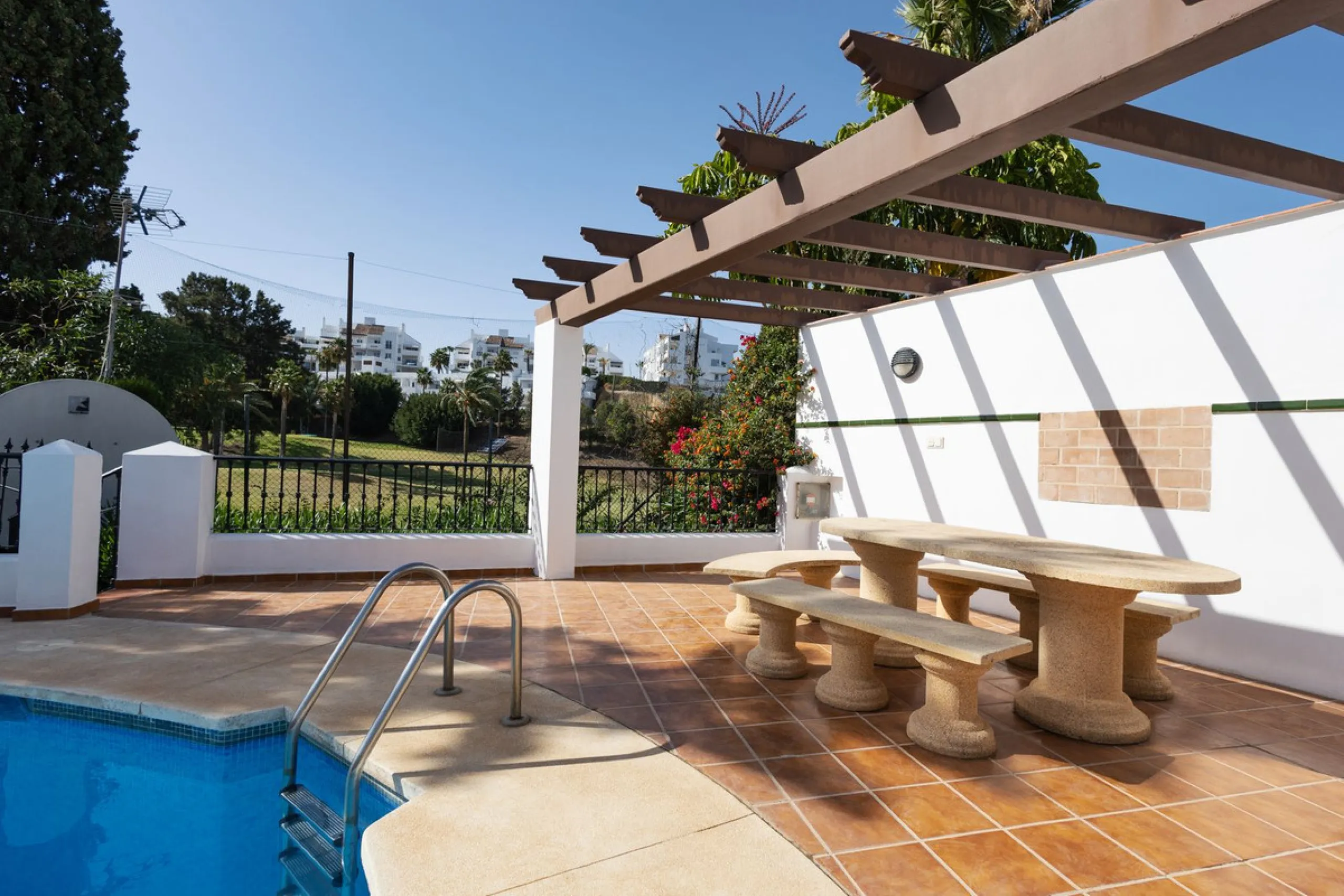 House - Townhouse в продаже в Mijas, Málaga. В доме 4 спален и 5 ванных комнат. Площадь дома 260 м²
