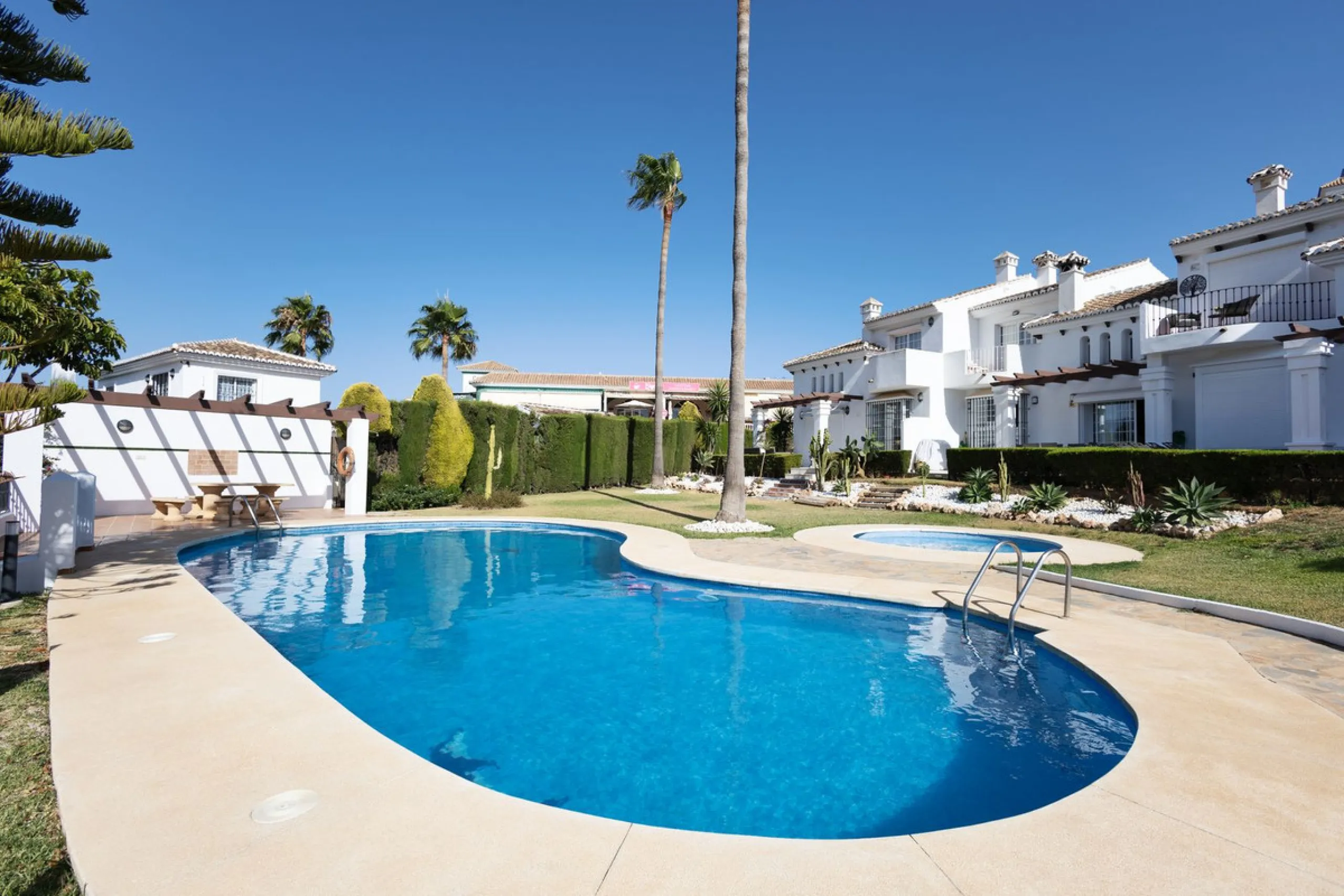 House - Townhouse в продаже в Mijas, Málaga. В доме 4 спален и 5 ванных комнат. Площадь дома 260 м²