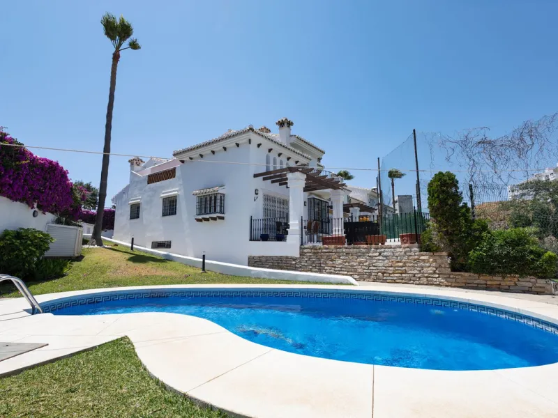 House - Townhouse в продаже в Mijas, Málaga. В доме 4 спален и 5 ванных комнат. Площадь дома 260 м²