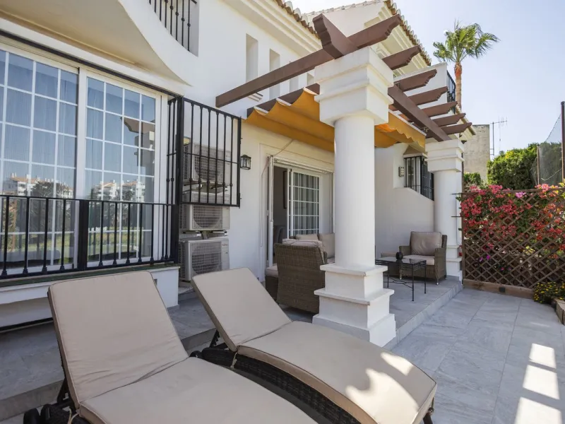 House - Townhouse в продаже в Mijas, Málaga. В доме 4 спален и 5 ванных комнат. Площадь дома 260 м²