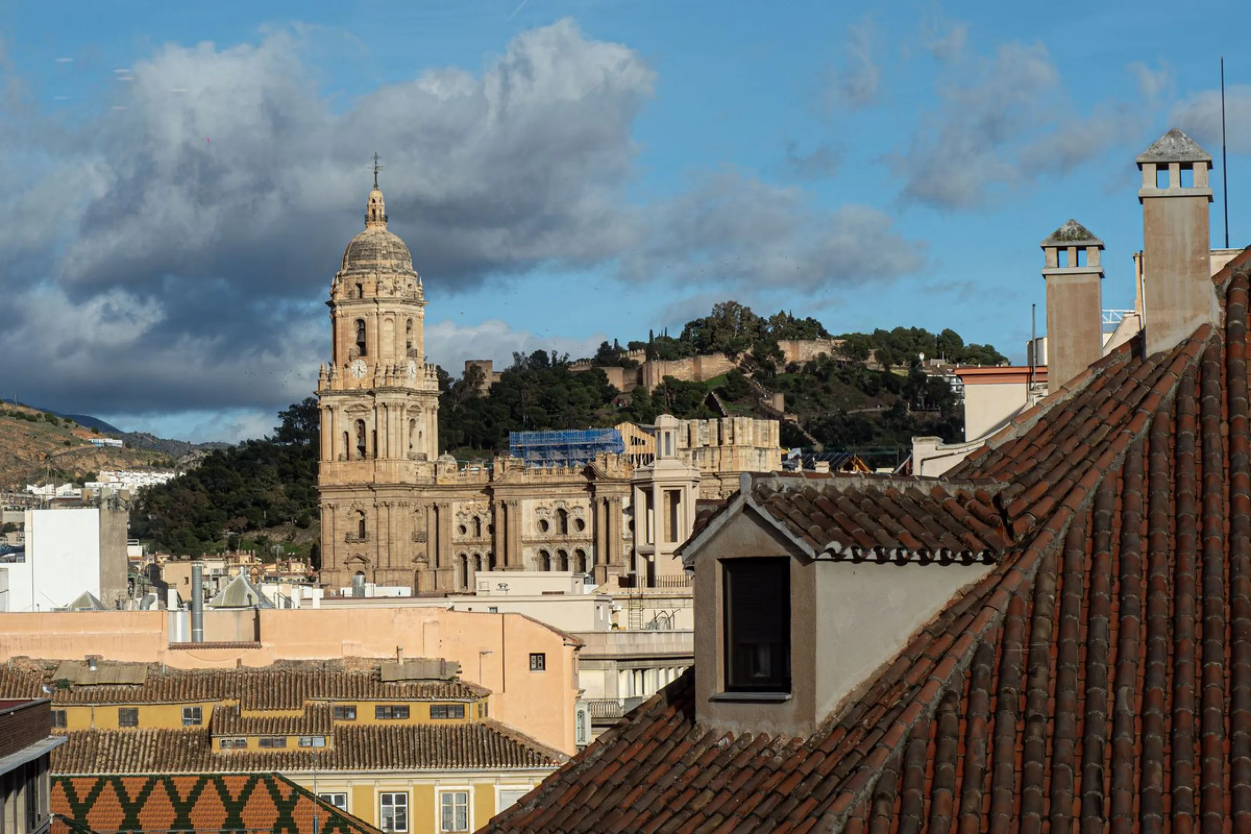 COMPLETELY RENOVATED APARTMENT IN THE BEST AREA OF MALAGA