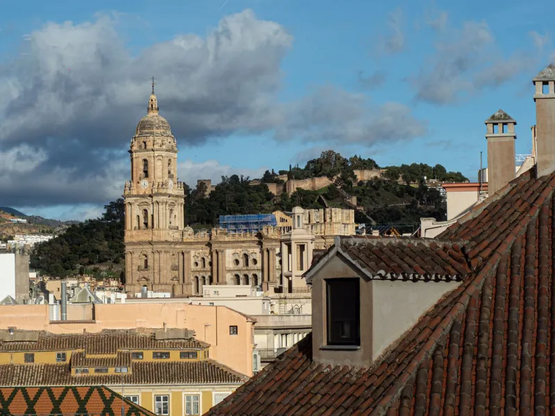 COMPLETELY RENOVATED APARTMENT IN THE BEST AREA OF MALAGA