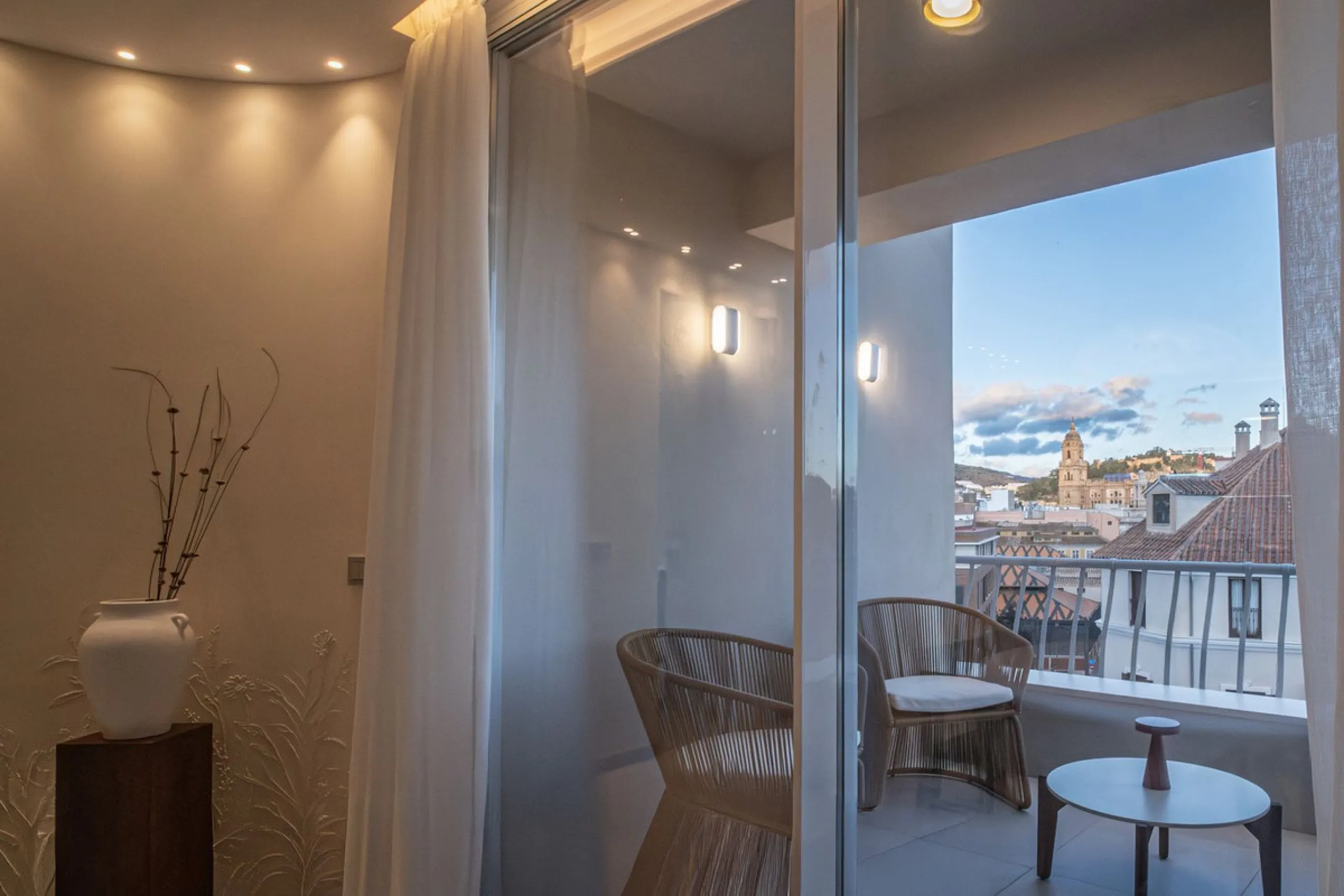 COMPLETELY RENOVATED APARTMENT IN THE BEST AREA OF MALAGA