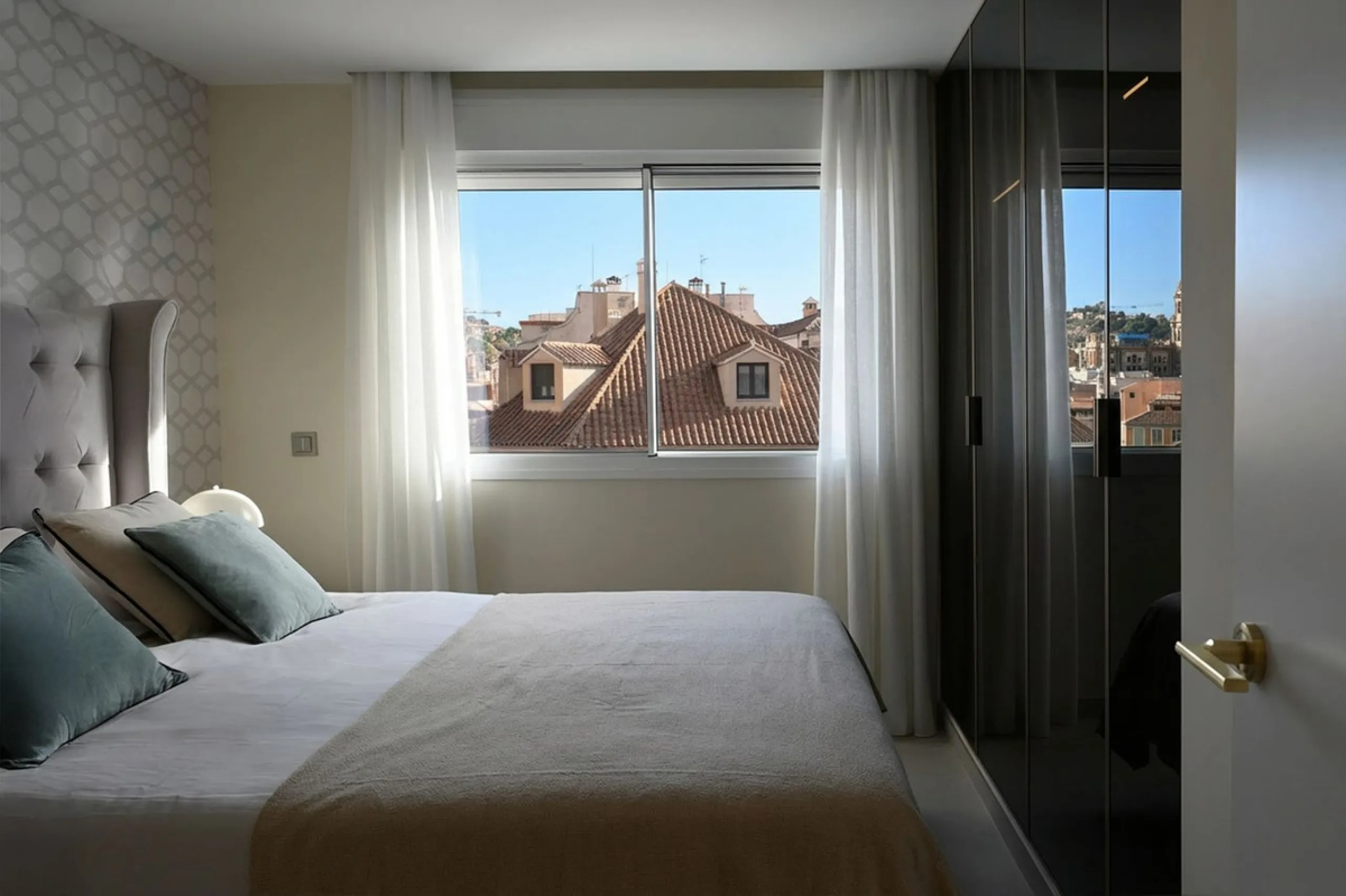 COMPLETELY RENOVATED APARTMENT IN THE BEST AREA OF MALAGA