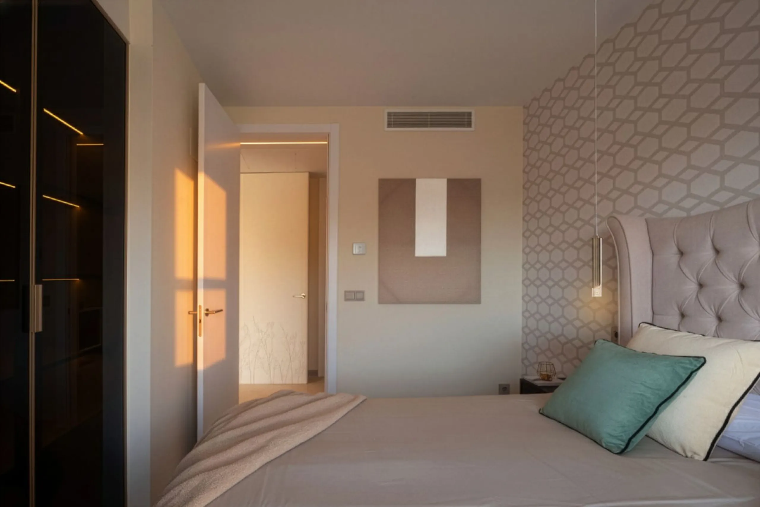 COMPLETELY RENOVATED APARTMENT IN THE BEST AREA OF MALAGA