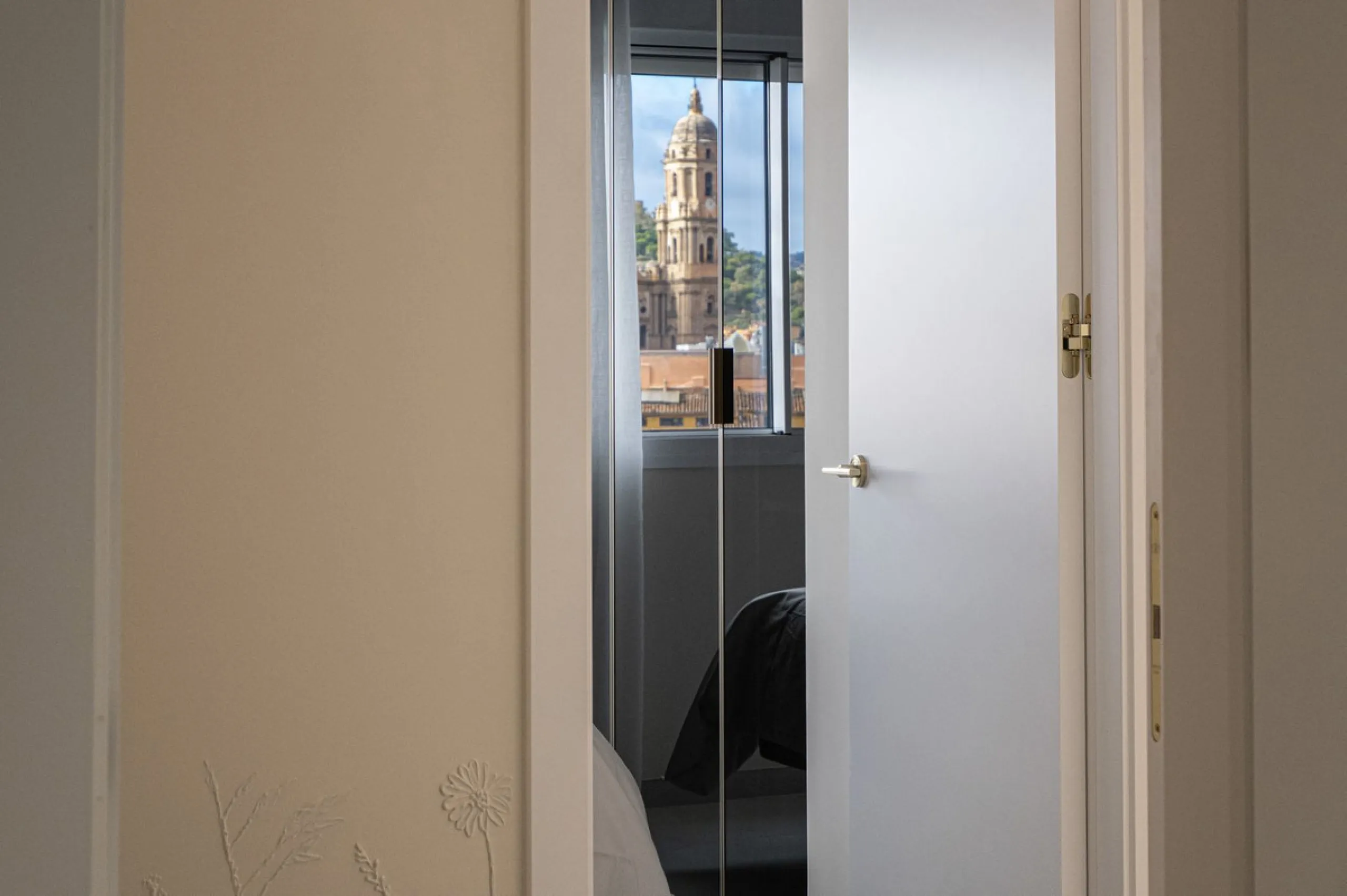 COMPLETELY RENOVATED APARTMENT IN THE BEST AREA OF MALAGA