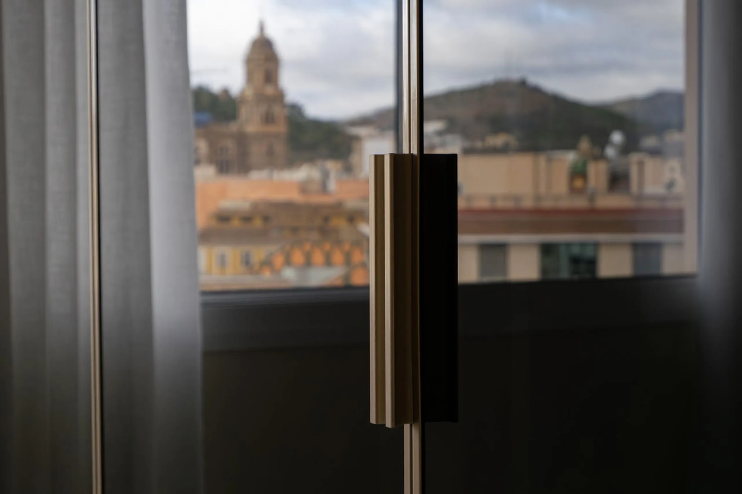 COMPLETELY RENOVATED APARTMENT IN THE BEST AREA OF MALAGA