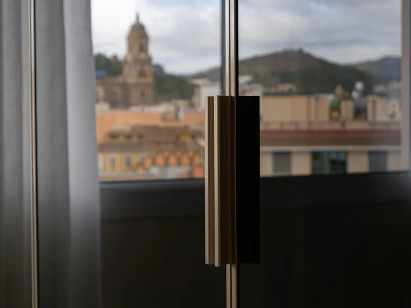 COMPLETELY RENOVATED APARTMENT IN THE BEST AREA OF MALAGA