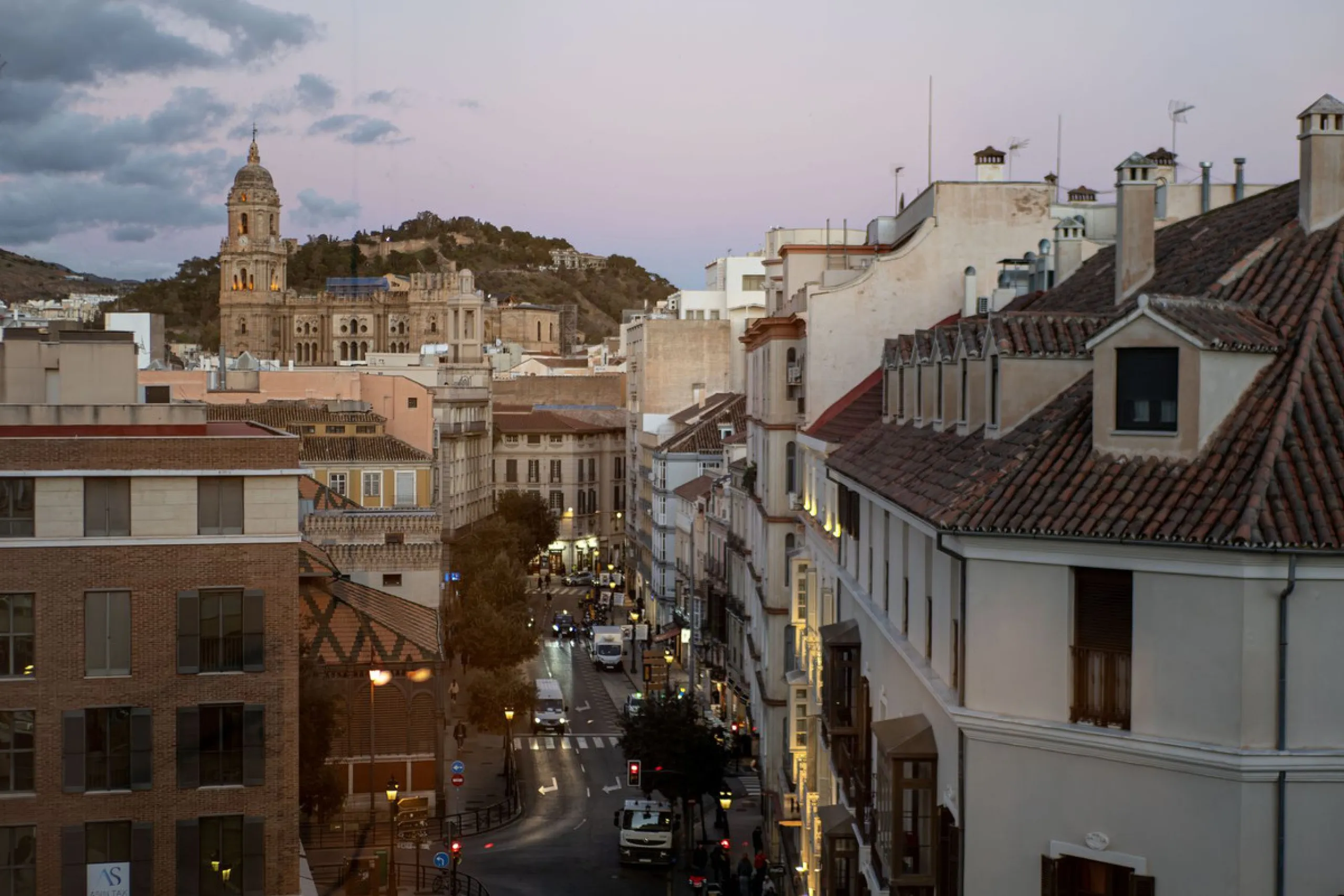 COMPLETELY RENOVATED APARTMENT IN THE BEST AREA OF MALAGA