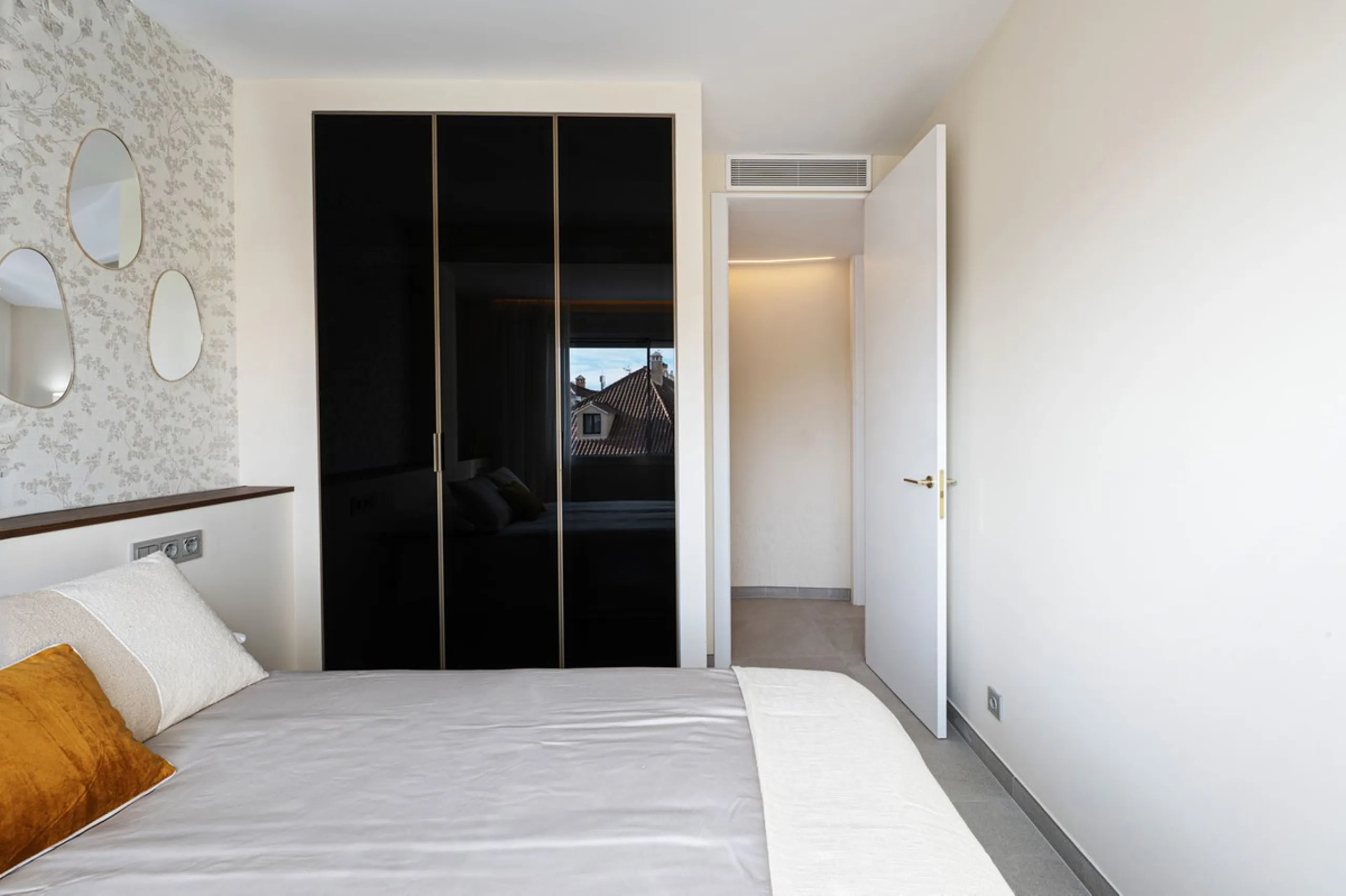 COMPLETELY RENOVATED APARTMENT IN THE BEST AREA OF MALAGA