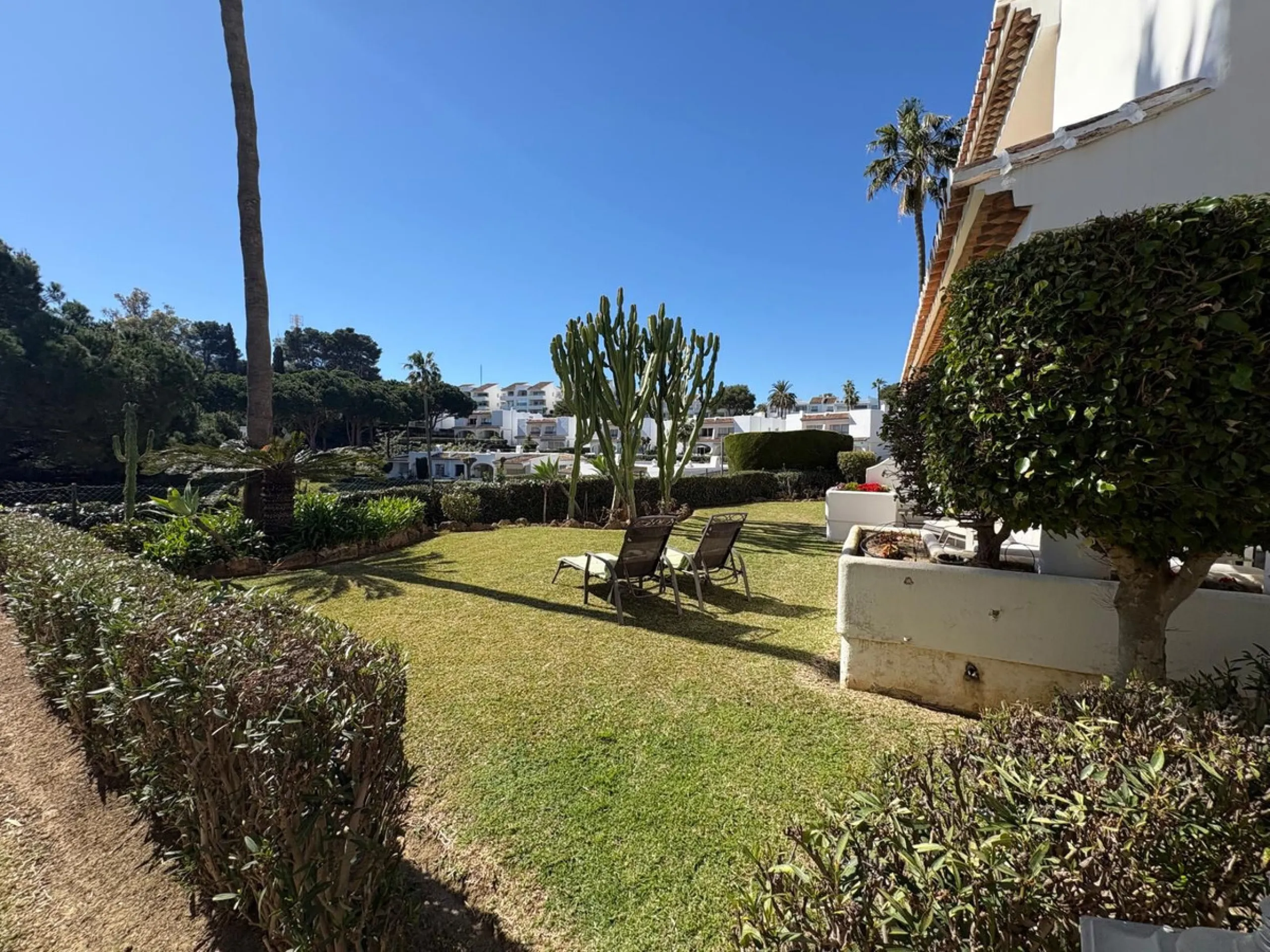 House - Semi-Detached House в продаже в Mijas, Málaga. В доме 3 спален и 3 ванных комнат. Площадь дома 148 м². Площадь участка 215 м²
