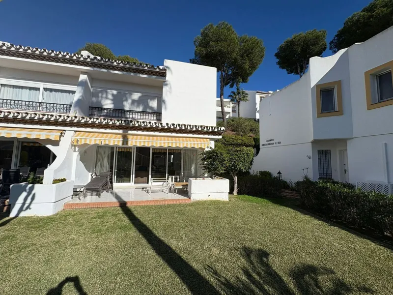 House - Semi-Detached House в продаже в Mijas, Málaga. В доме 3 спален и 3 ванных комнат. Площадь дома 148 м². Площадь участка 215 м²