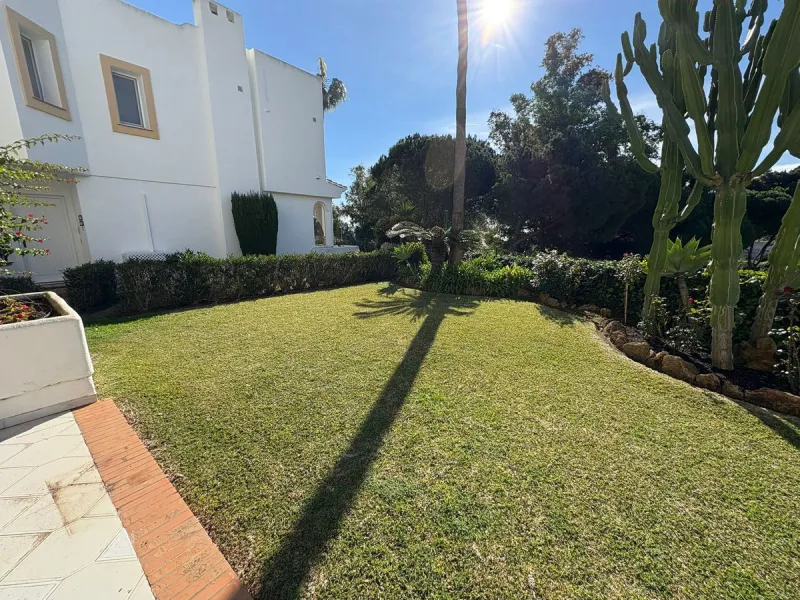 House - Semi-Detached House в продаже в Mijas, Málaga. В доме 3 спален и 3 ванных комнат. Площадь дома 148 м². Площадь участка 215 м²