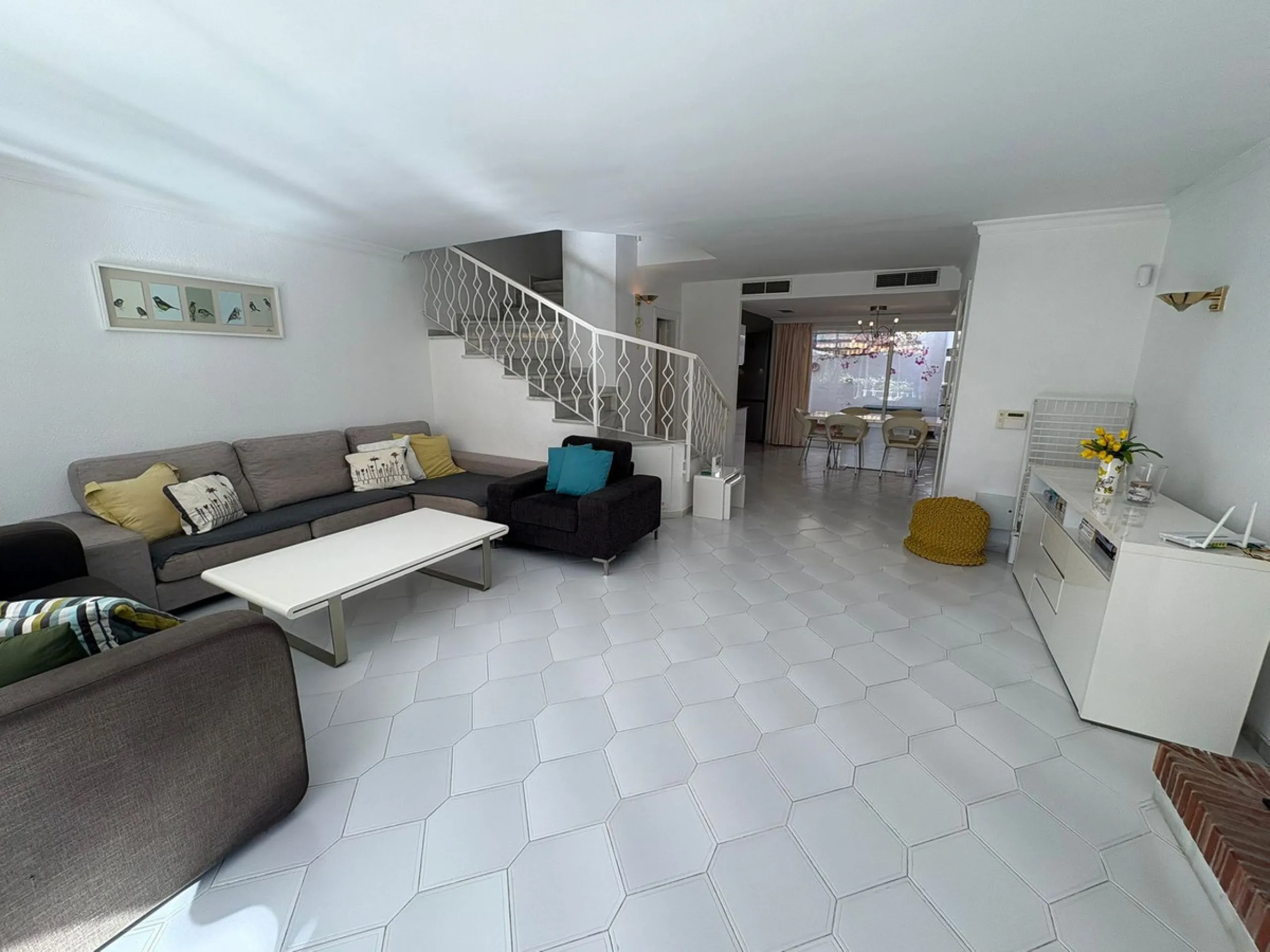 House - Semi-Detached House в продаже в Mijas, Málaga. В доме 3 спален и 3 ванных комнат. Площадь дома 148 м². Площадь участка 215 м²