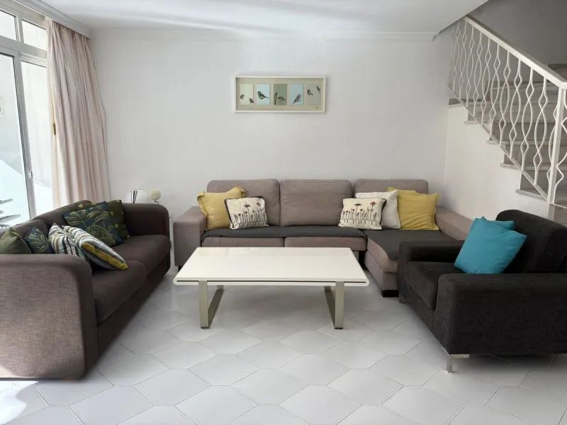 House - Semi-Detached House в продаже в Mijas, Málaga. В доме 3 спален и 3 ванных комнат. Площадь дома 148 м². Площадь участка 215 м²