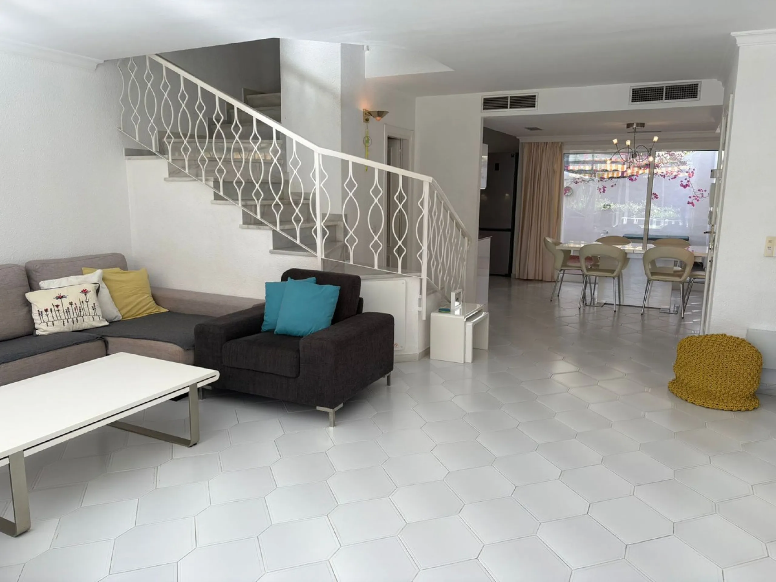 House - Semi-Detached House в продаже в Mijas, Málaga. В доме 3 спален и 3 ванных комнат. Площадь дома 148 м². Площадь участка 215 м²