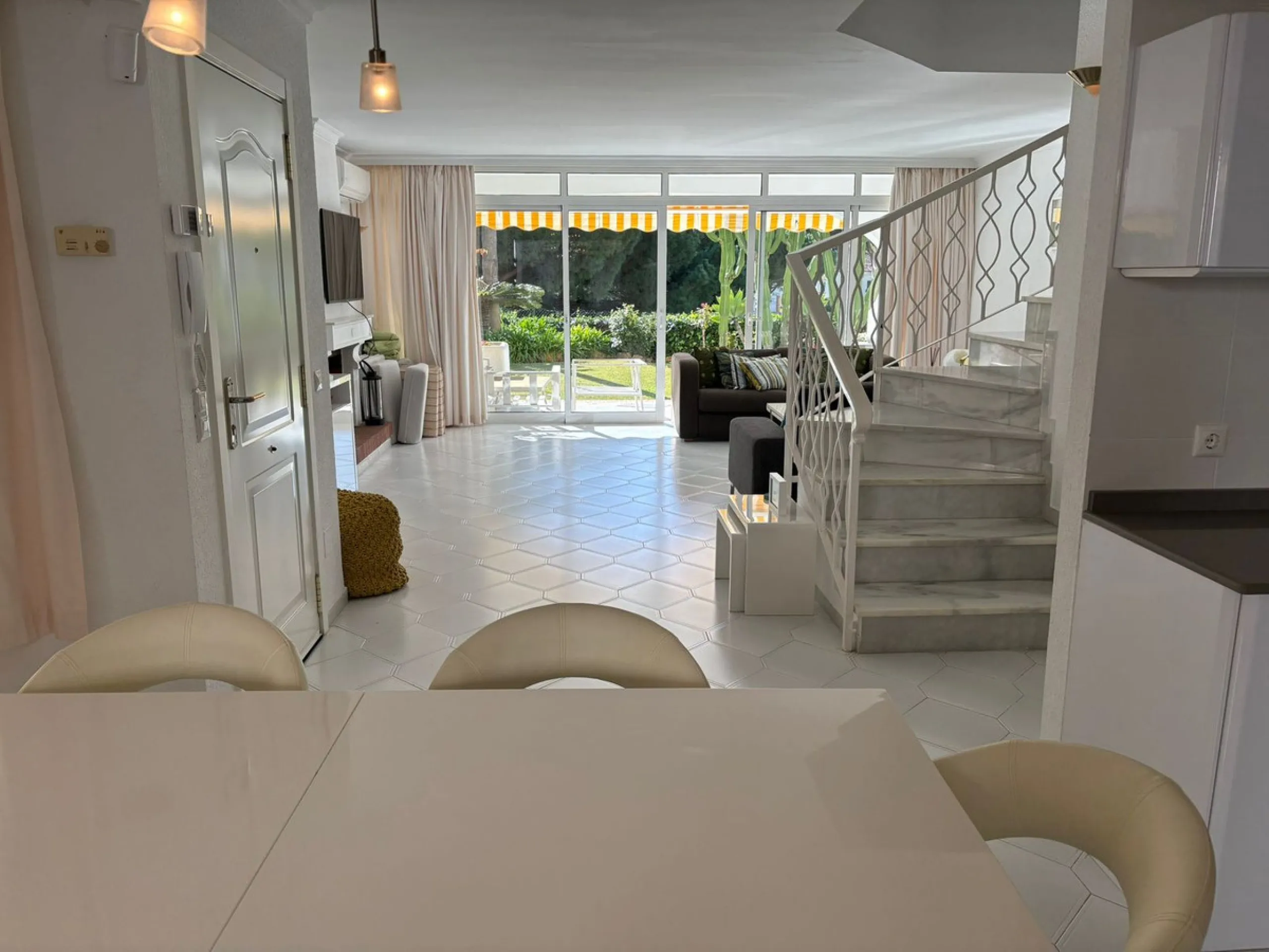House - Semi-Detached House в продаже в Mijas, Málaga. В доме 3 спален и 3 ванных комнат. Площадь дома 148 м². Площадь участка 215 м²