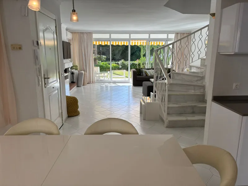 House - Semi-Detached House в продаже в Mijas, Málaga. В доме 3 спален и 3 ванных комнат. Площадь дома 148 м². Площадь участка 215 м²
