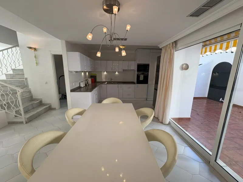 House - Semi-Detached House в продаже в Mijas, Málaga. В доме 3 спален и 3 ванных комнат. Площадь дома 148 м². Площадь участка 215 м²
